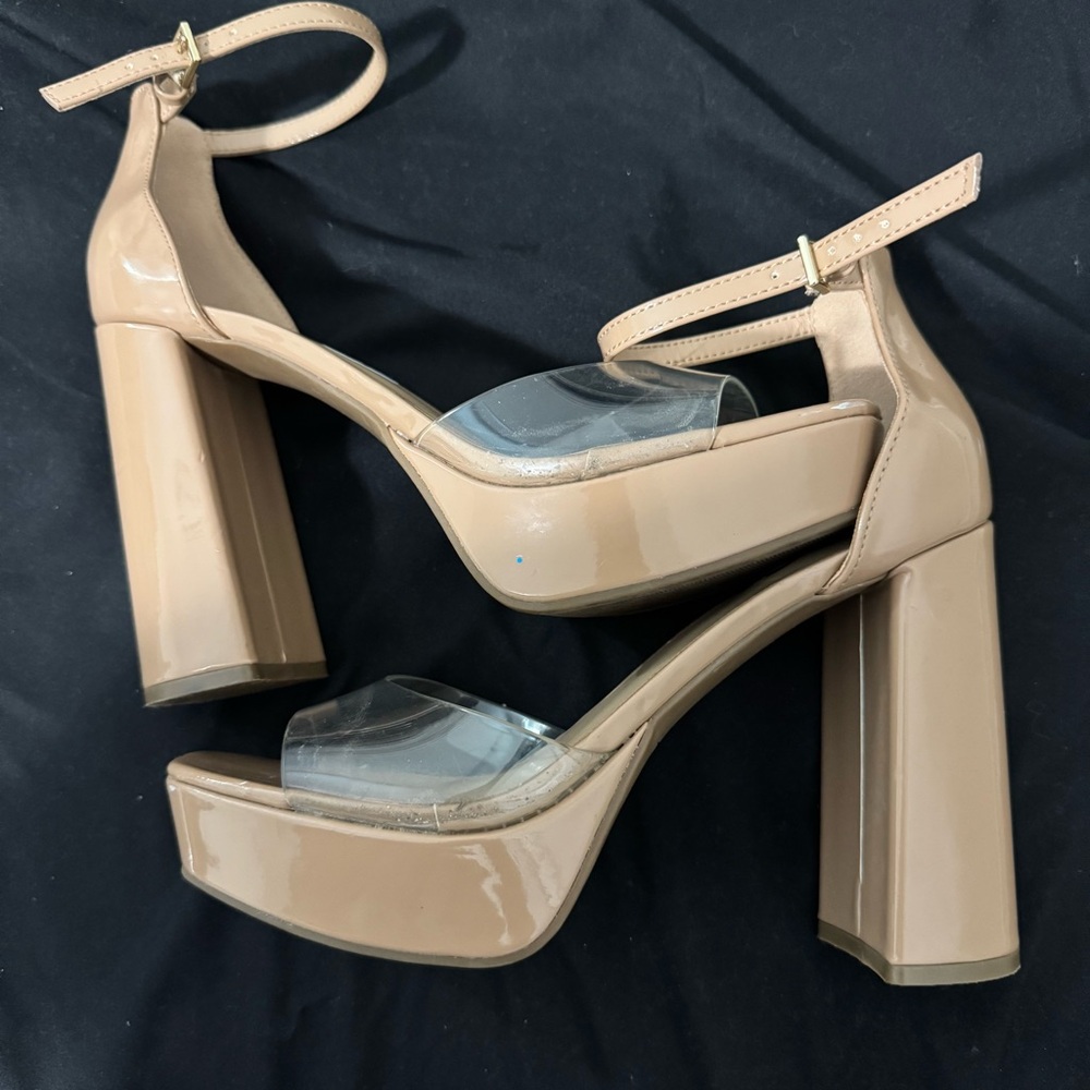 GBG Los Angeles Chloin Nude Patent Leather Heels With Clear Straps &‎ Block Heel